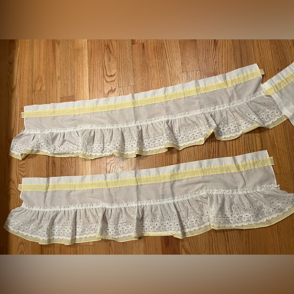 Vintage white ruffled eyelet curtains w pale yellow trim - Picture 3 of 16
